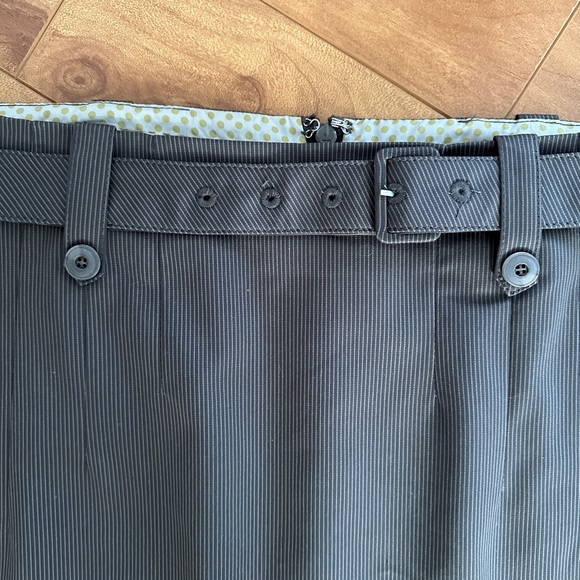 Pinstripe pencil skirt like new - Picture 2 of 4